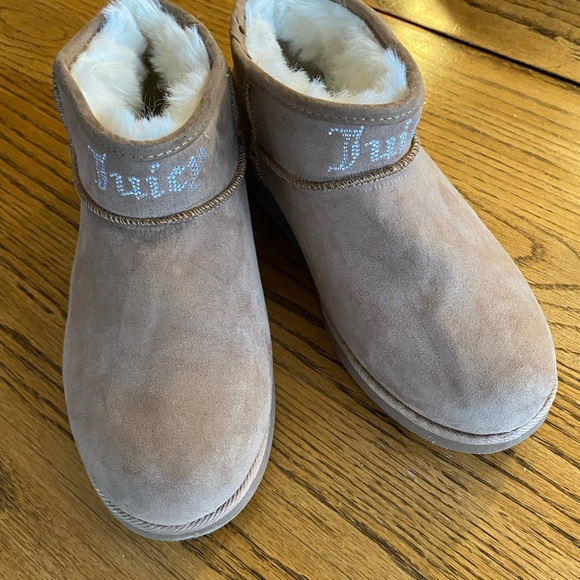 Barely worn (see pics) ladies’ Juicy Couture mocassin style tan coloured boots - Picture 6 of 6